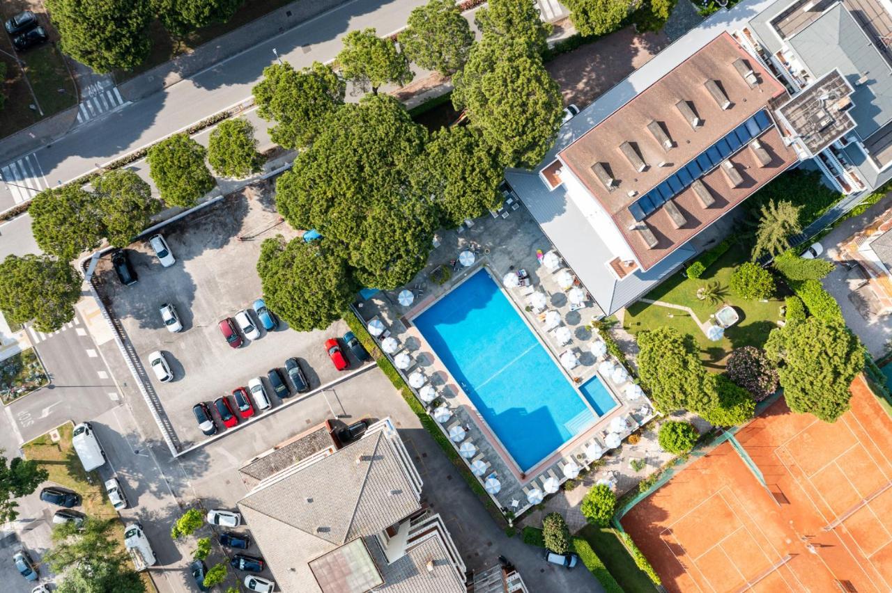 Hotel Al Cigno Lignano Sabbiadoro Eksteriør bilde